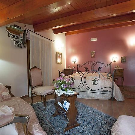 B&B La Ginestra Civita Bilik gambar