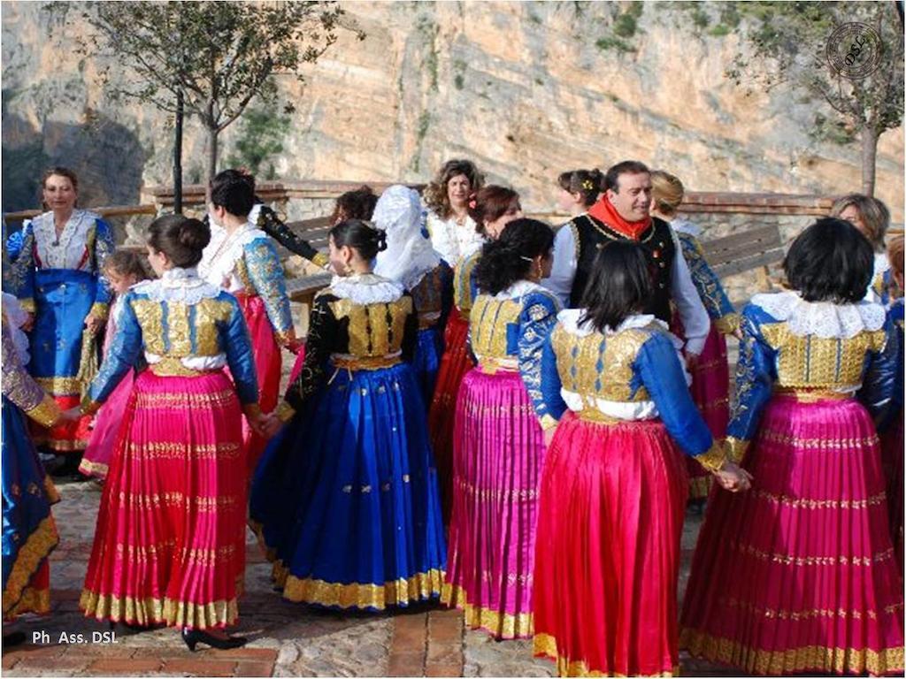 B&B La Ginestra Civita Luaran gambar