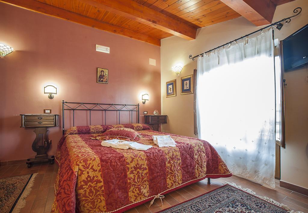B&B La Ginestra Civita Bilik gambar